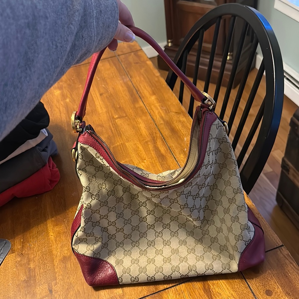Authentic GG logo Gucci shoulder bag